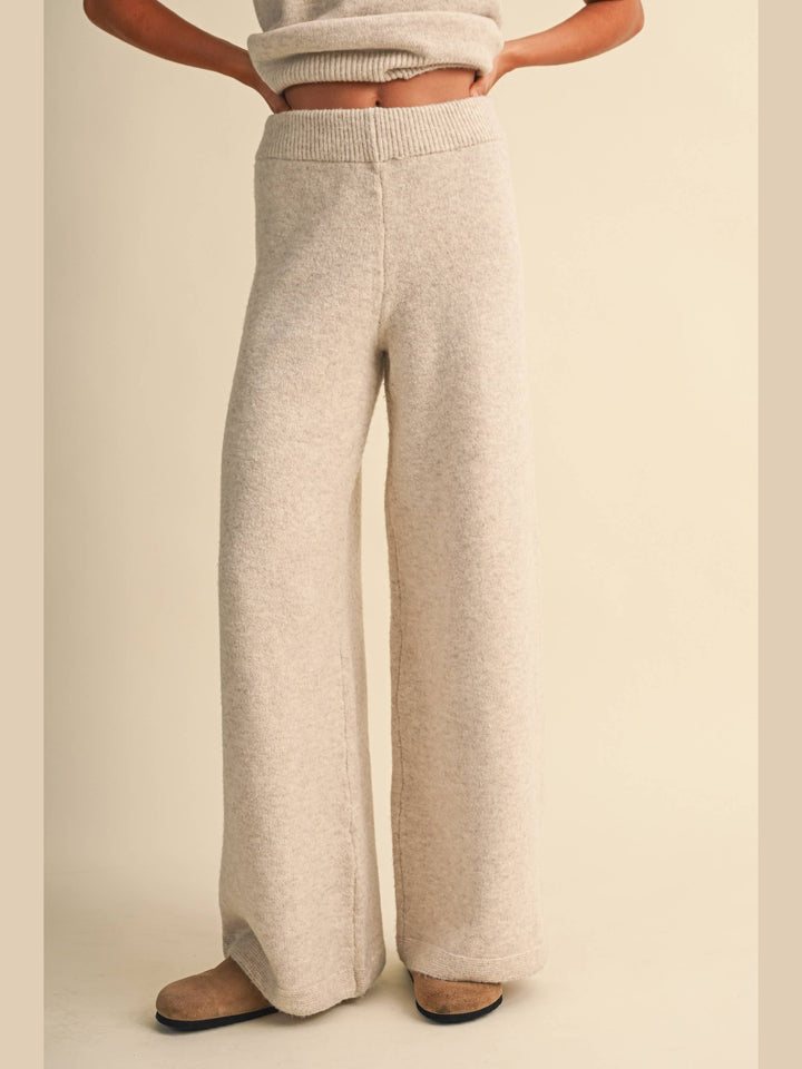 V-NECK SLEEVELESS TOP WITH LONG-SLEEVED CARDIGAN & PANTS