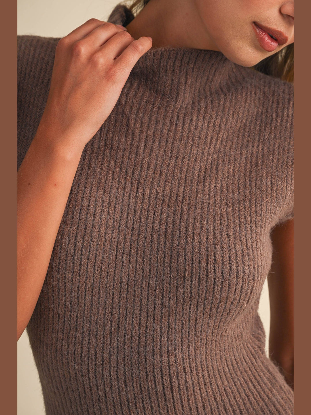 SLEEVELESS TURTLENECK SWEATER MIDI DRESS