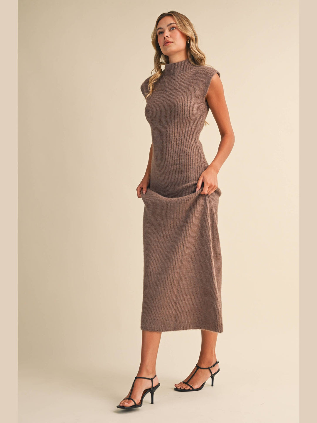 SLEEVELESS TURTLENECK SWEATER MIDI DRESS