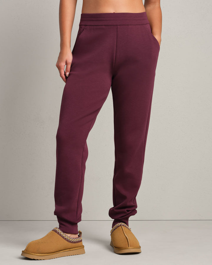 Rhone DreamGlow Taper Leg Pant- Bordeaux Red