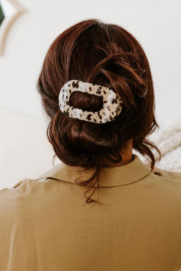 Blonde Tortoise Medium Flat Round Hair Clip