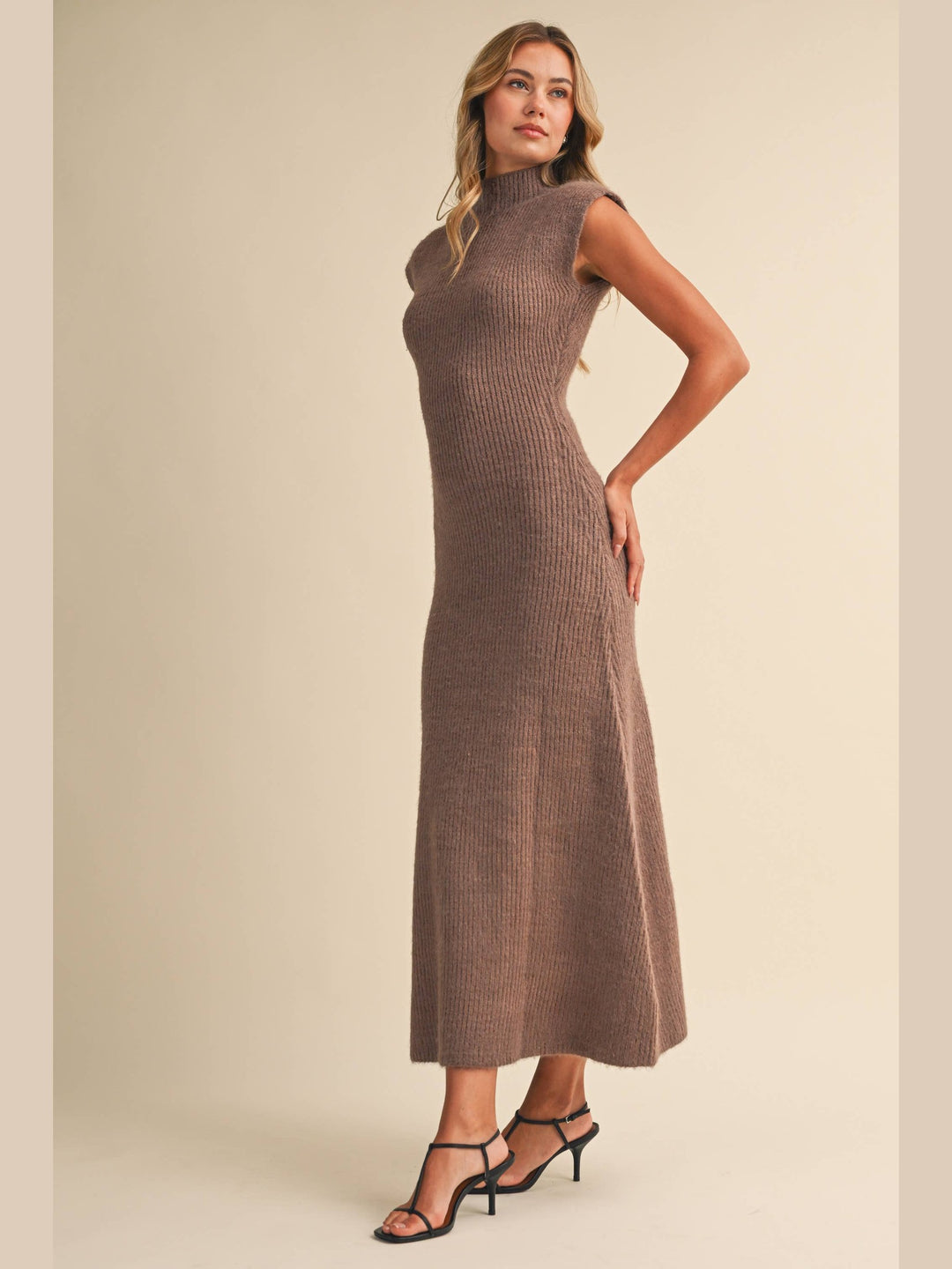 SLEEVELESS TURTLENECK SWEATER MIDI DRESS