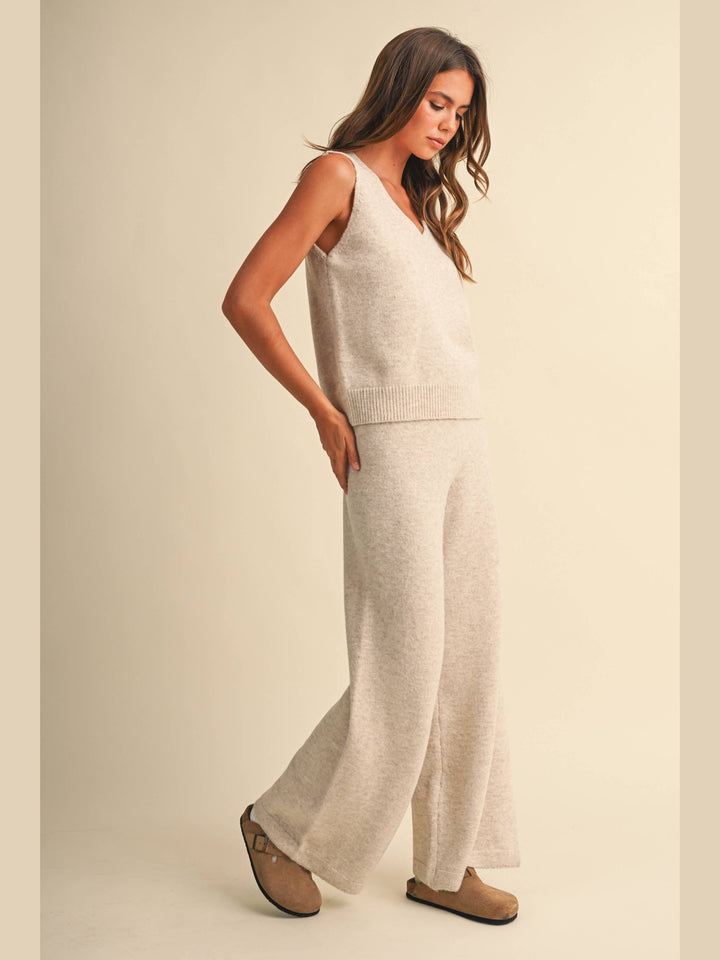 V-NECK SLEEVELESS TOP WITH LONG-SLEEVED CARDIGAN & PANTS