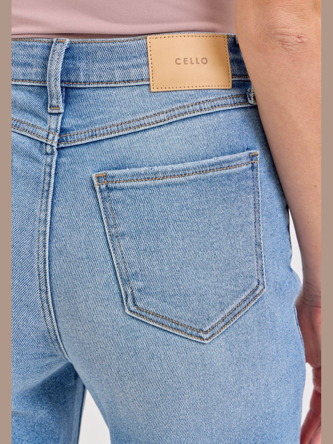 High Rise Mom Jean- Light Wash
