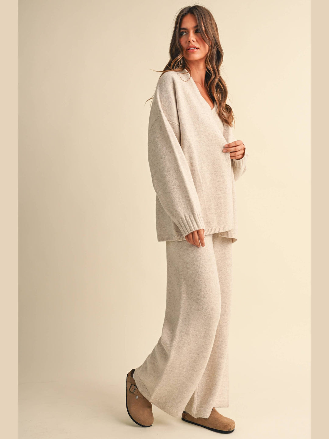 V-NECK SLEEVELESS TOP WITH LONG-SLEEVED CARDIGAN & PANTS