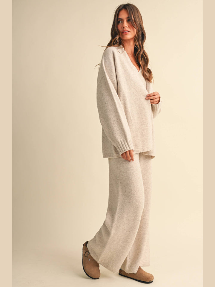 V-NECK SLEEVELESS TOP WITH LONG-SLEEVED CARDIGAN & PANTS